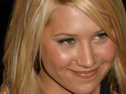 http://www.hairstyles123.com/wp-content/uploads/2007/anna-kournikova/anna-kournikova-hairstyle-25.jpg