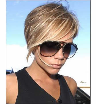 Beckham Hairstyles 2010 on And Model Victoria Beckham With Her Short Hairstyle In Black Shades