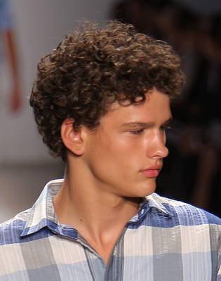 Short Curly Hairstyle For Teenagers