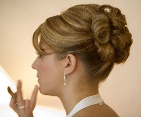 Pleasing to Eye Bridal Hairstyle