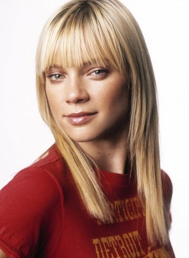 Amy Smart Straight Haircut