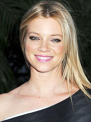 Amy Smart Layered Hairstyle