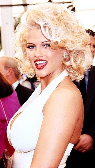 Anna Nicole Smith Curly Hairstyle