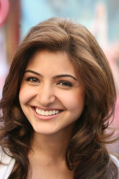 Curly Hairstyle of Anushka Sharma