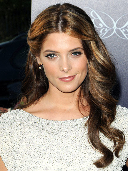 Charming Ashley Greene Hairstyle