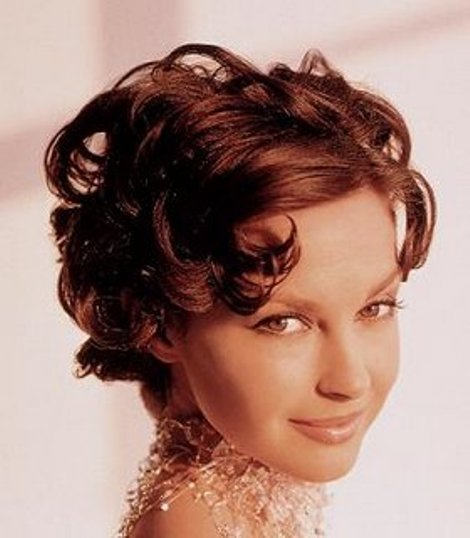 Awesome Hairstyle Of Ashley Judd