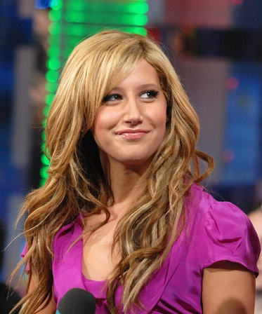 Wavy Hairstyle Of Ashley Tisdale