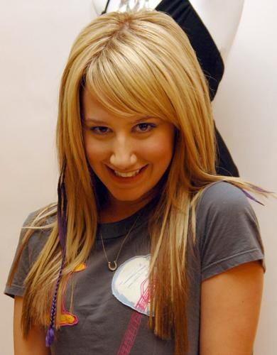 Ashley Tisdale Lovely Haircut