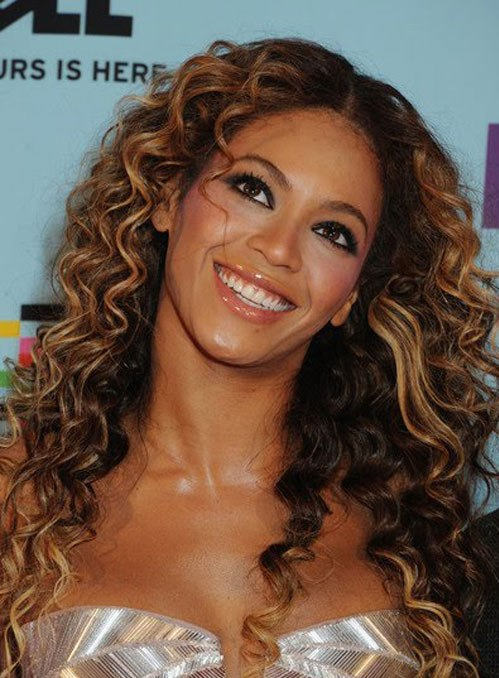 Beyonce with Curly Hairstyle