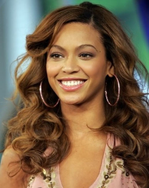 Beyonce with Curly Hairstyle