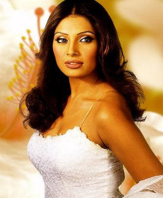 Bipasha Basu Medium Hairstyle