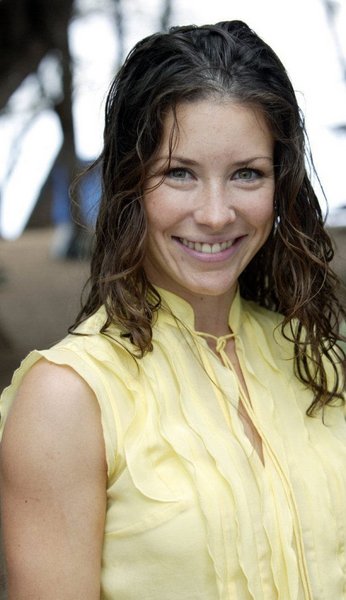 Seductive Hairstyle of Evangeline Lilly