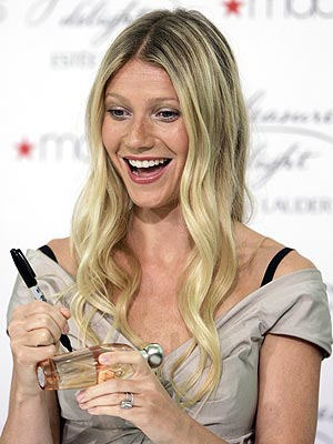 Gwyneth Long Wavy Hairstyle