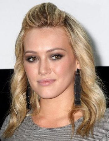 Superb Hairstyle Of Hilary Duff