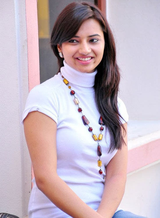 Isha Chawla Hairstyle