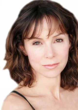 Jennifer Grey Wavy Haircut