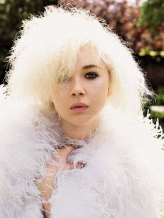 Different Haircut of Juno Temple