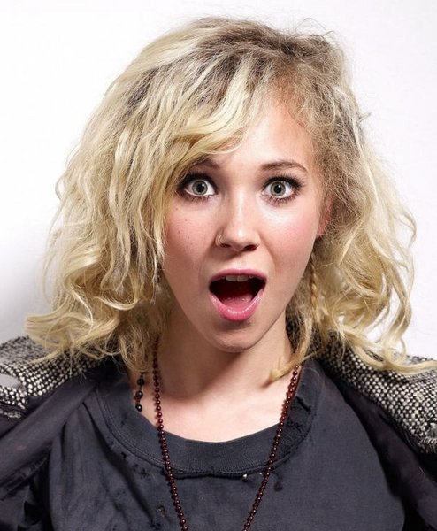 Frizzy Hairstyle Of Juno Temple
