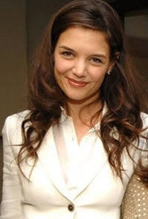 Katie Holmes Wavy Hairstyle
