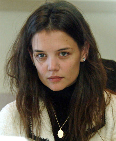Katie Holmes Frizzy Hairstyle