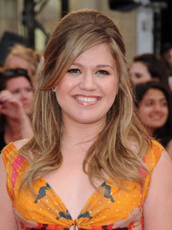 Kelly Clarkson Puff Hairstyle