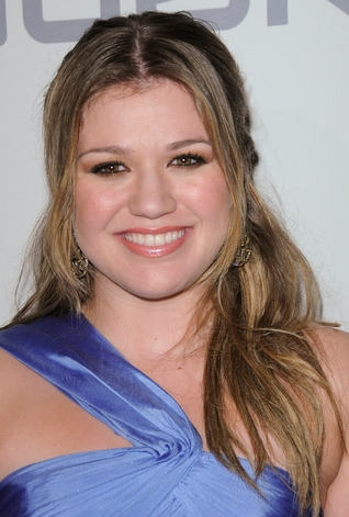 Kelly Clarkson Nice Hairstyle