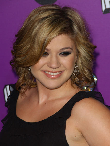Winsome Kelly Clarkson Hairstyle