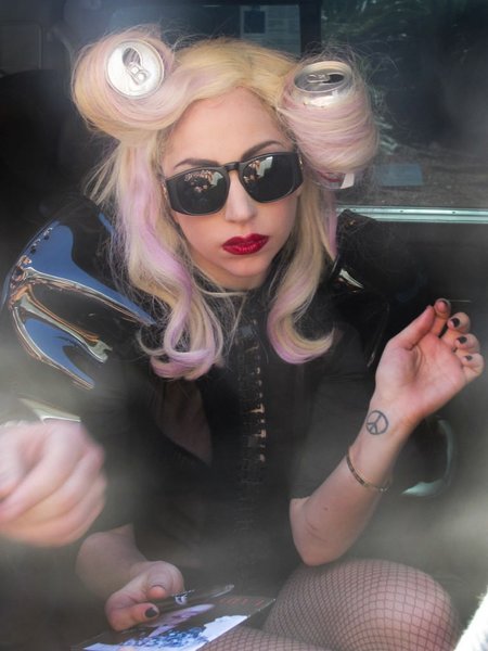 Stunning Hairstyle of Lady Gaga