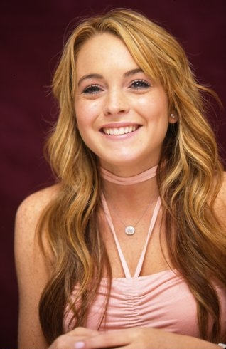 Lindsay Lohan Wavy Hairstyle