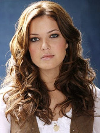 Mandy Moore Medium Curly Hairstyle