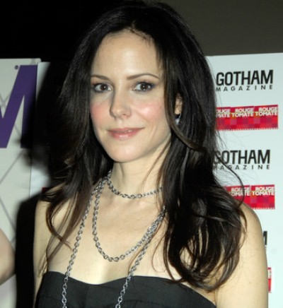 Mary Louise Parker Wavy Hairstyle