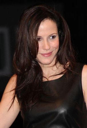 Attractive Mary Louise Parker Hairstyle