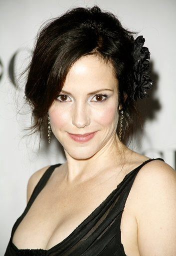 Mary Louise Parker Stylish Updo Hairstyle
