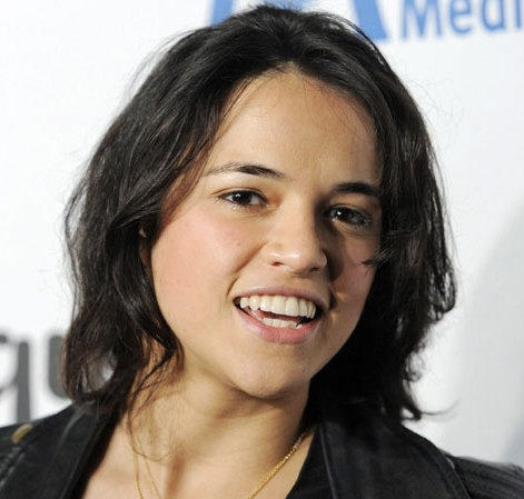 Michelle Rodriguez Short Wavy Hairstyle