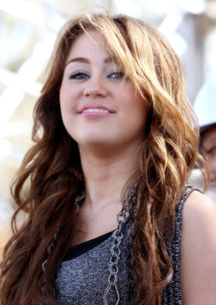 Miley Cyrus Loose Curls Hairstyle