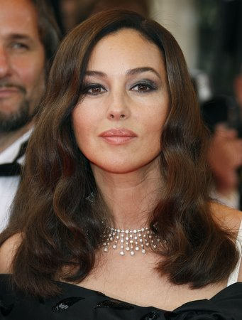 Monica Bellucci Wavy Hairstyle
