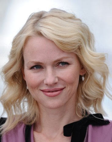 Elegant Naomi Watts Hairstyle