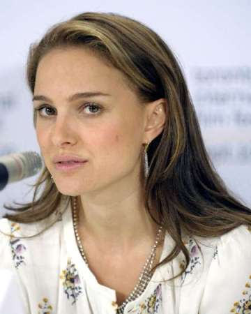 Natalie Portman Stright Hairstyle