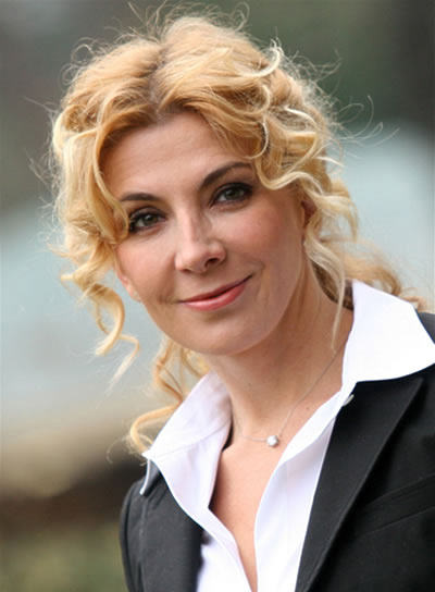 Natasha Richardson Curly Ponytail Hairstyle