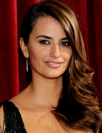 Penelope Cruz Long Loose Curl Hairstyle