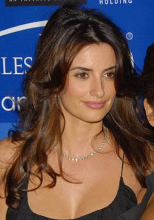 Gorgeous Penelope Cruz Long Hairstyle