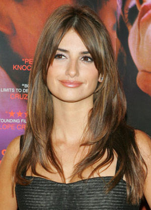 Penelope Cruz Long Highlight Hairstyle