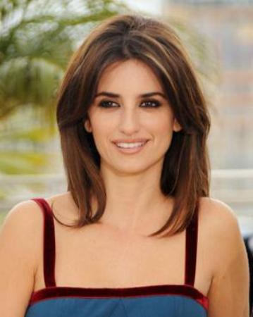 Sweet Penelope Cruz Medium Hairstyle