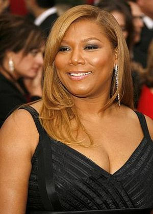 Queen Latifah Medium Wavy Hairstyle