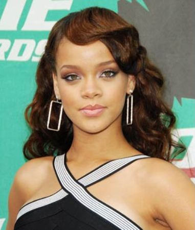 Rihanna Medium Curly Hairstyle