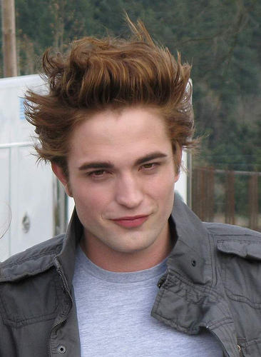 Robert Pattinson Messy Hairstyle