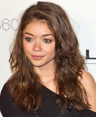 Sarah Hyland Long Wavy Hairstyle