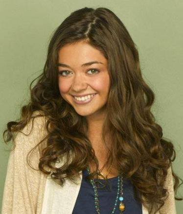 Sarah Hyland Long Loose Curls Hairstyle