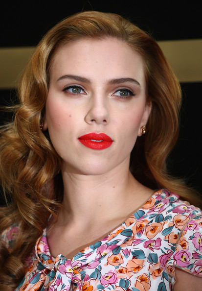 Superb Scarlett Johansson Hairstyle