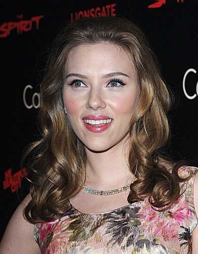 Scarlett Johansson Loose Curl Hairstyle